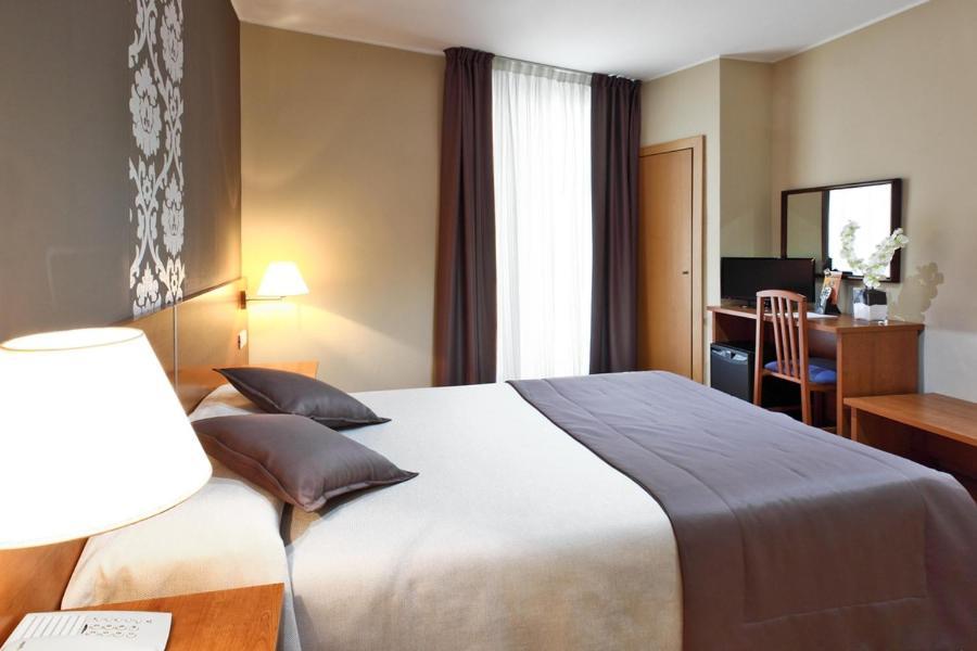 Hotel Catalunya Barcellona Esterno foto